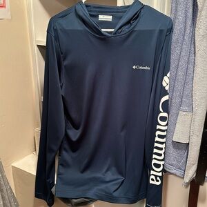 Columbia Omni Shade light long sleeve pullover with hood on back